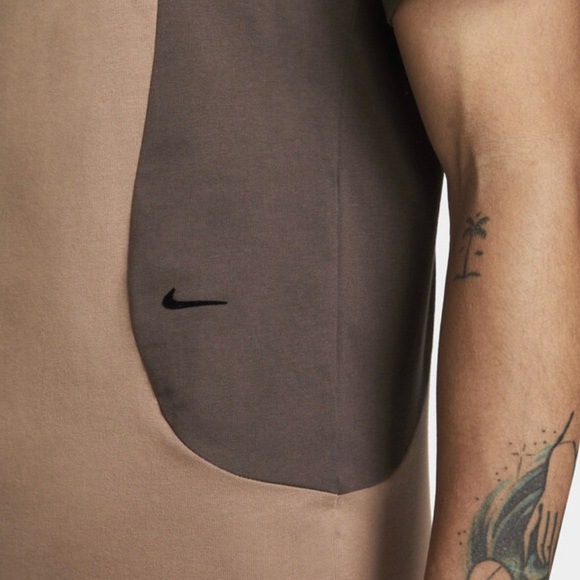 Nike Men’s Short Sleeve Color Clash Brown Tan T-Shirt Size Small - Picture 8 of 15